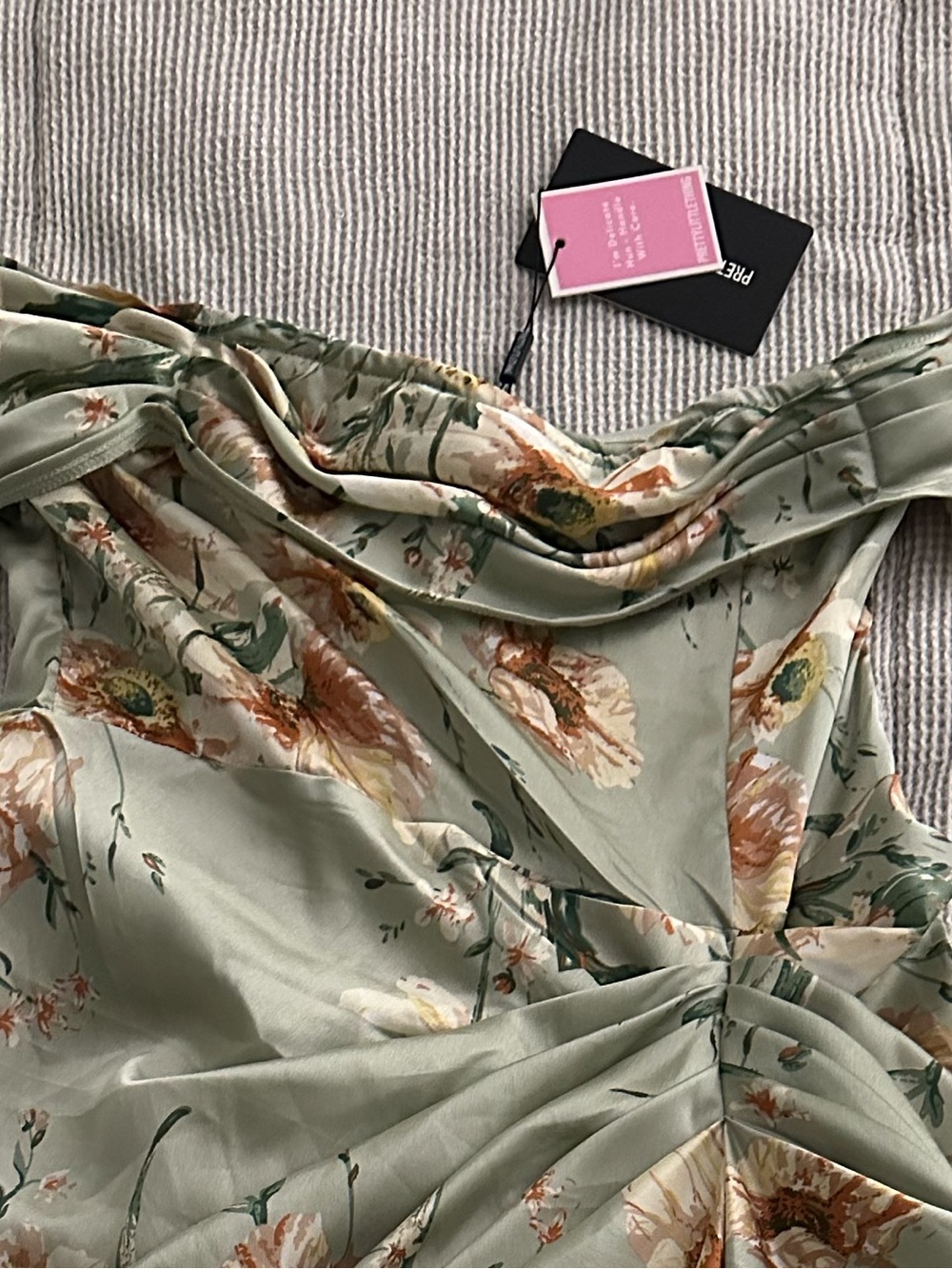 PrettyLittleThing Sage Green Floral High Low Dress - Picture 2 of 4